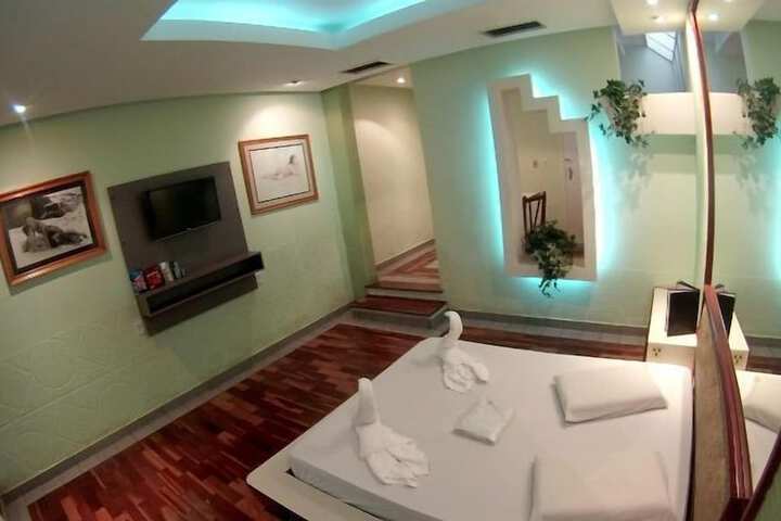 Room 8 of 63