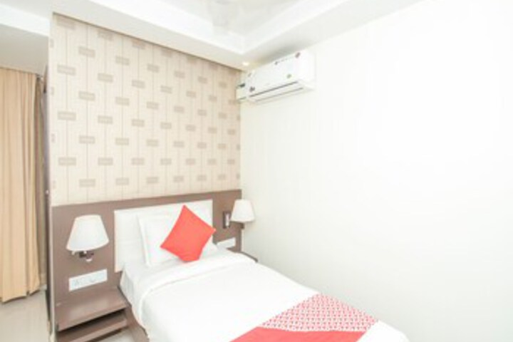 Room 21 of 31