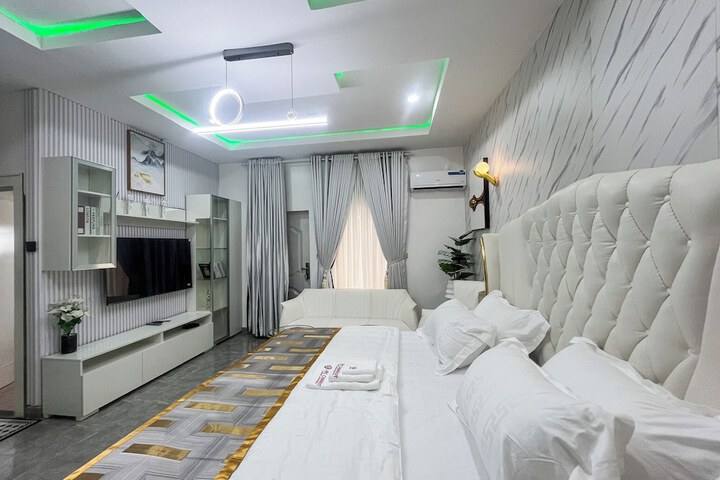 Room 2 of 40