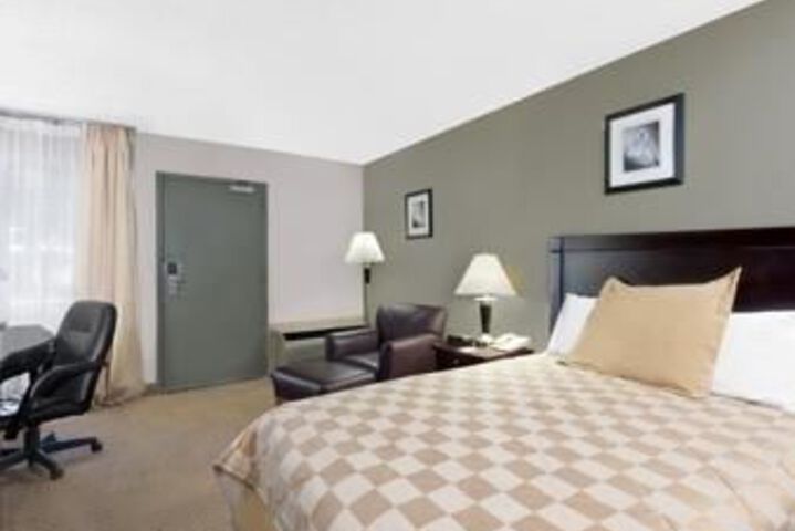 Hotel Suite Photo