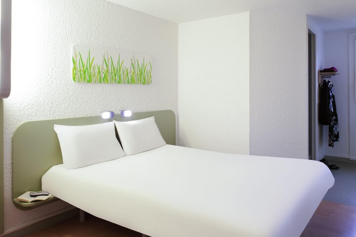 Room 2 of 17