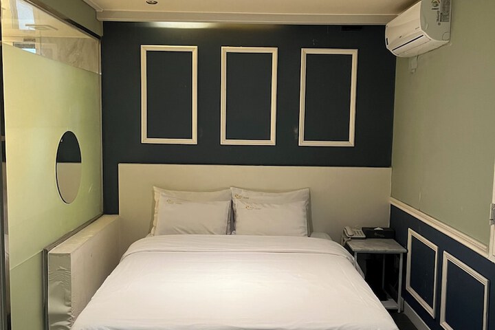 Room 5 of 29