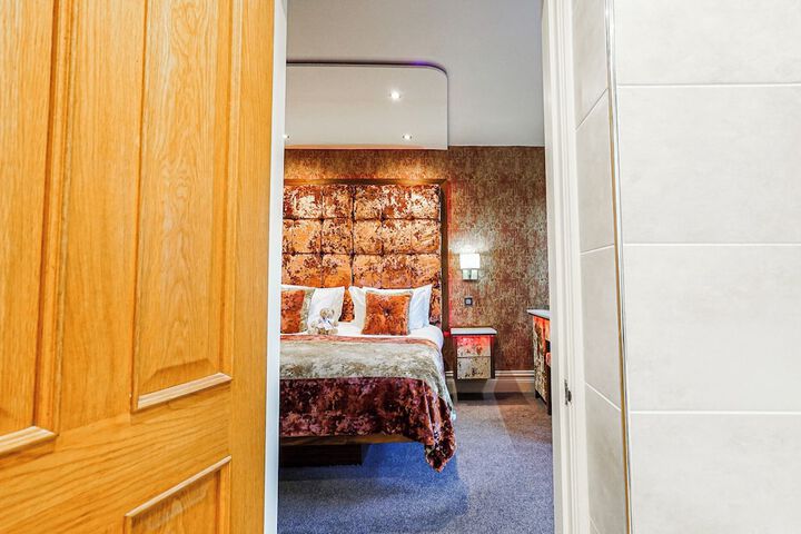 Room 130 of 242