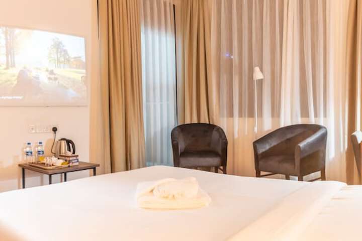 Room 30 of 87
