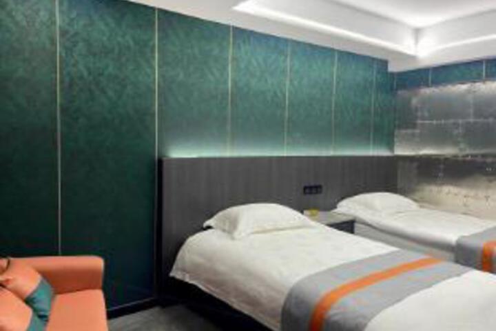 Room 2 of 4