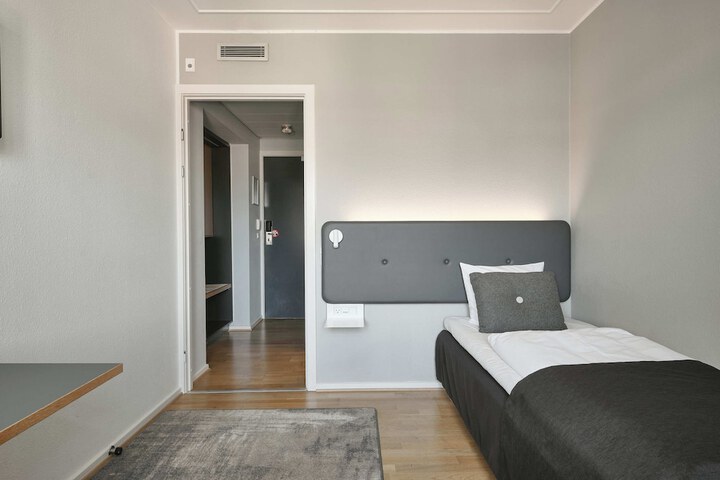 Room 50 of 94