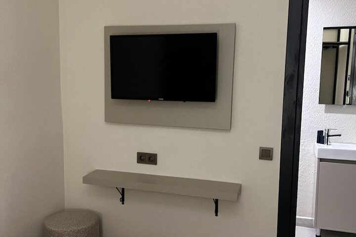 Room 5 of 111