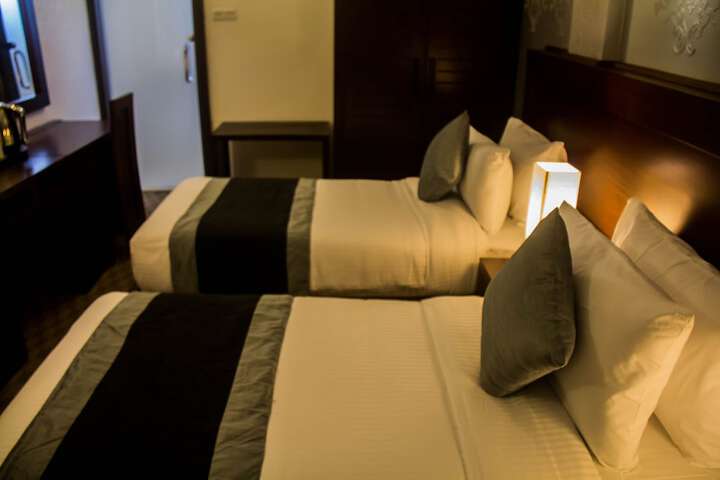 Room 11 of 48