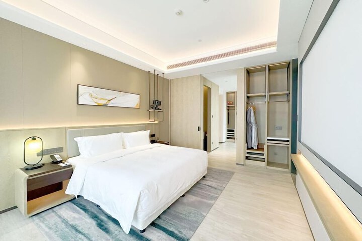 Room 35 of 84