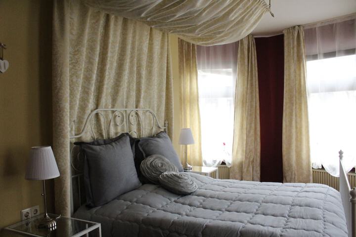 Room 7 of 42