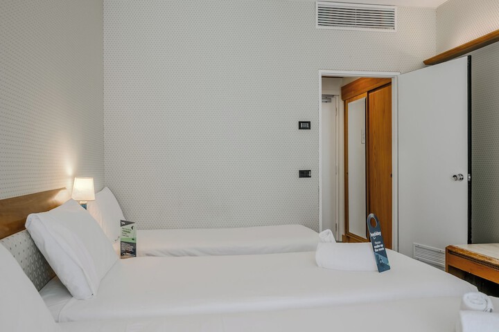 Room 51 of 97