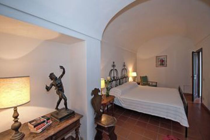 Room 8 of 32