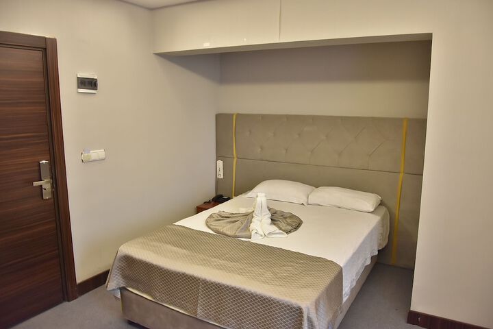 Room 11 of 35