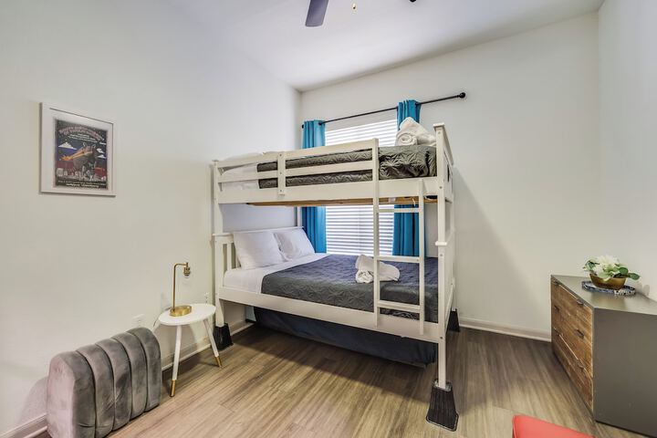 Room 5 of 137