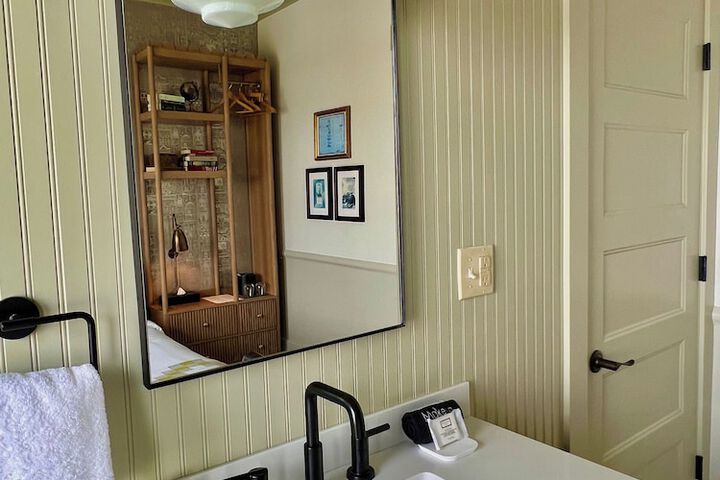 Room 52 of 80