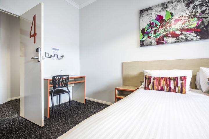 Room 19 of 41