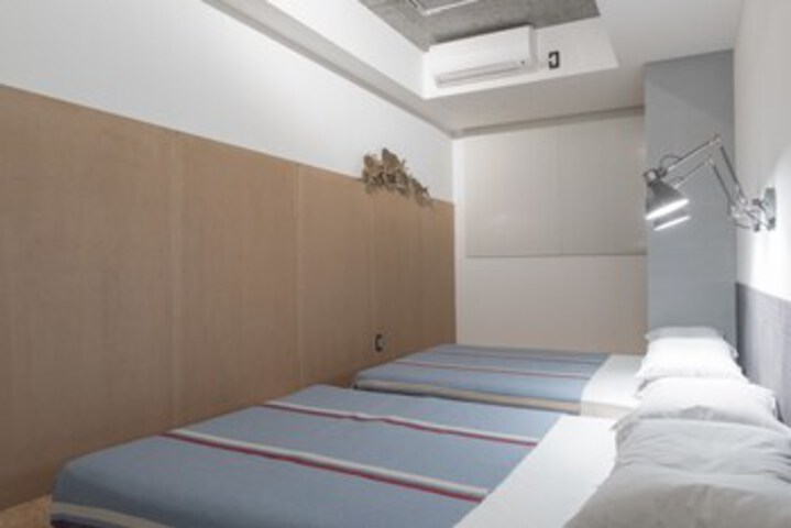 Room 45 of 214