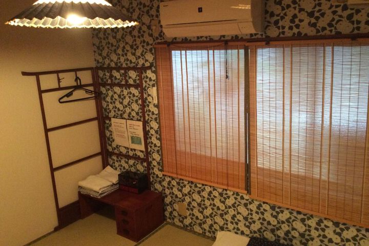 Room 12 of 23