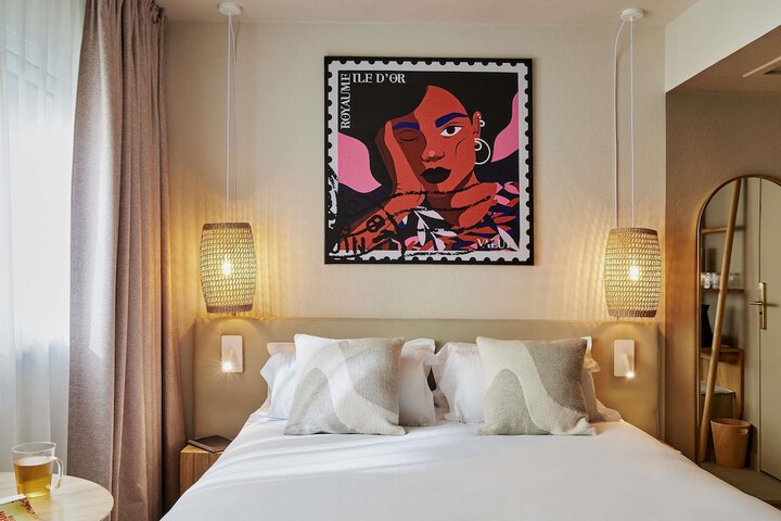 Room 25 of 65