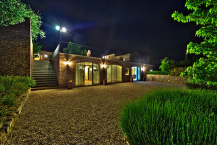 Hotel Exterior 18 of 107