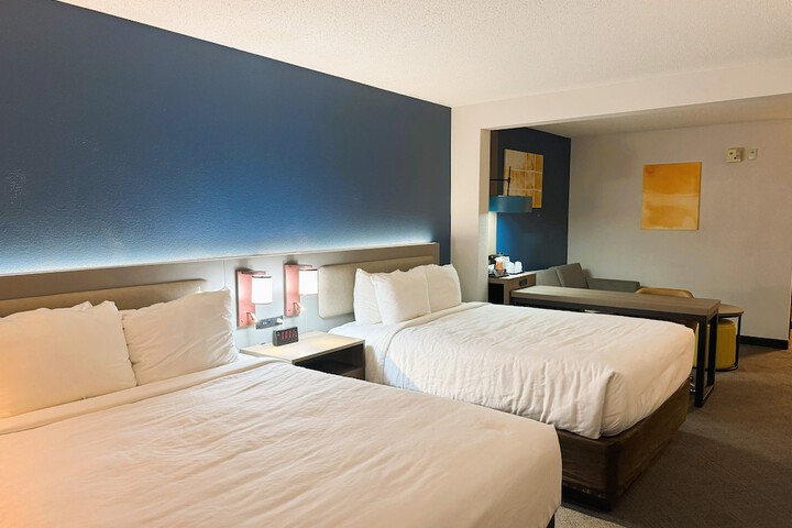 2 Queen Beds (8 of 18)
