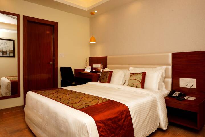 Room 9 of 37
