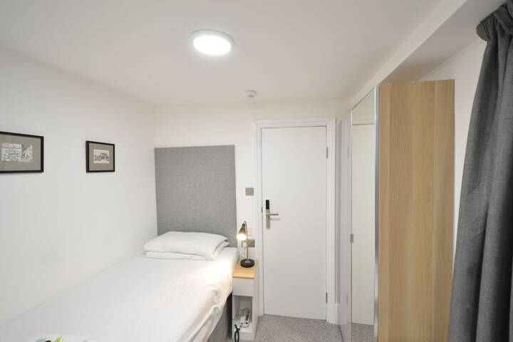 Room 151 of 371