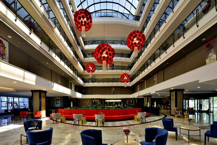 Entrance & Lobby