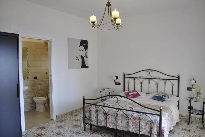 Room 16 of 32