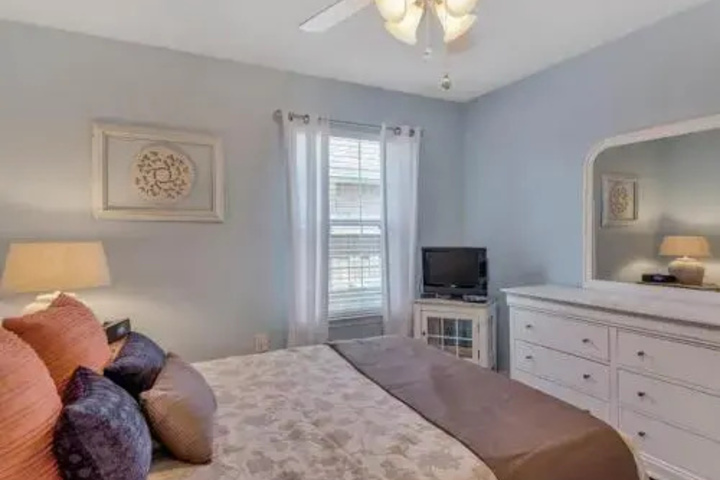 Room 5 of 11