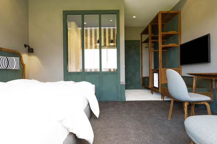 Room 10 of 56