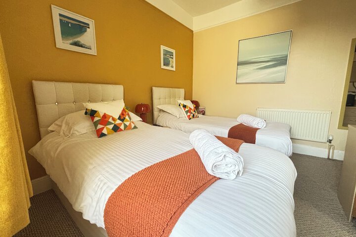 Room 9 of 94