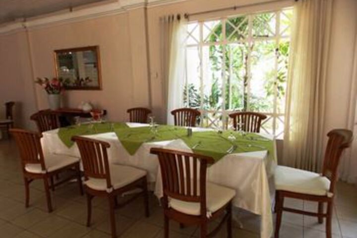 Dining 49 of 51