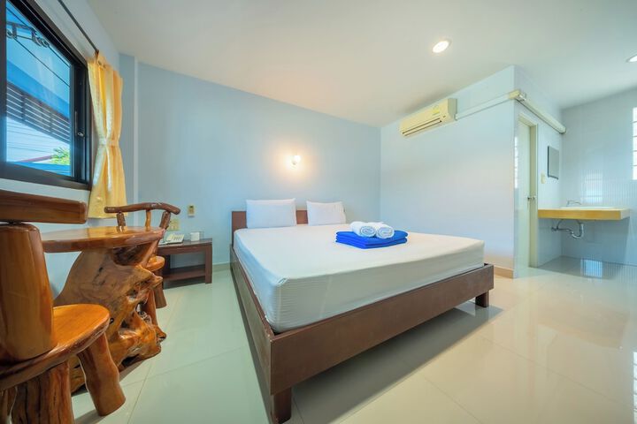 Room 4 of 17