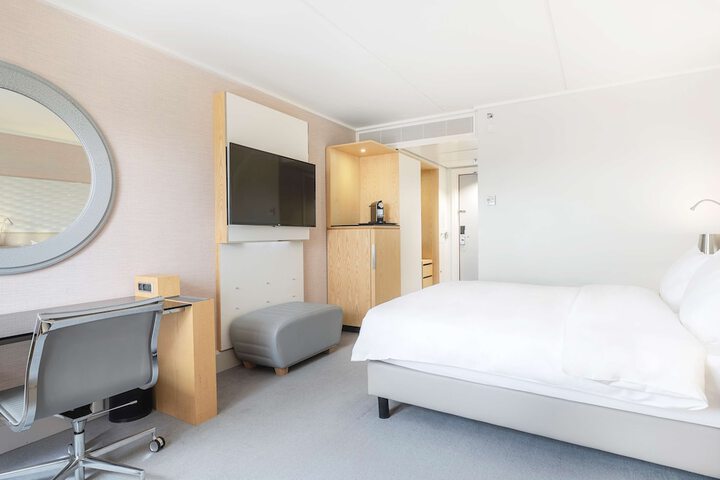 Room 16 of 72