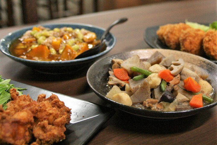 Dining 8 of 13