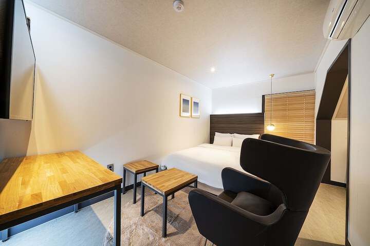 Room 53 of 92