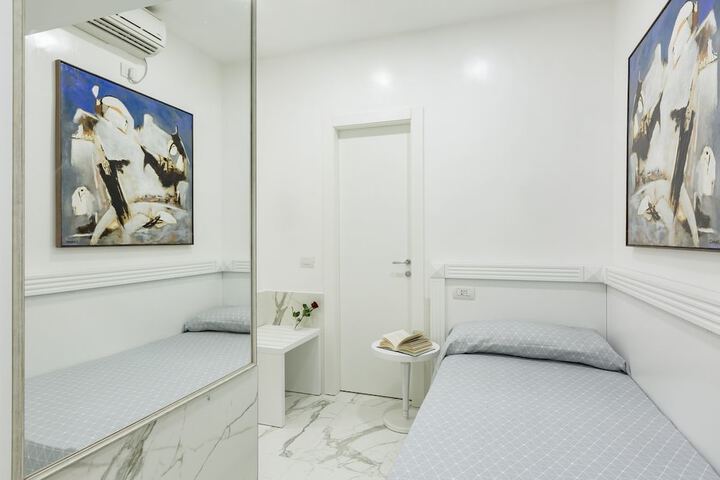 Room 8 of 36