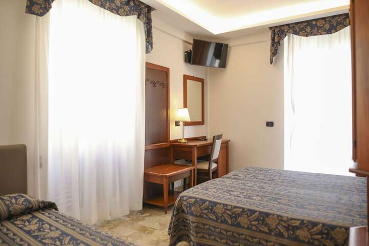 Room 18 of 37