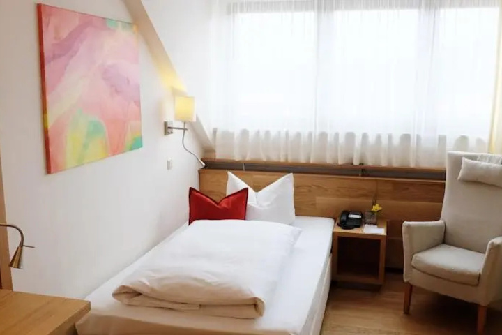 Room 2 of 16