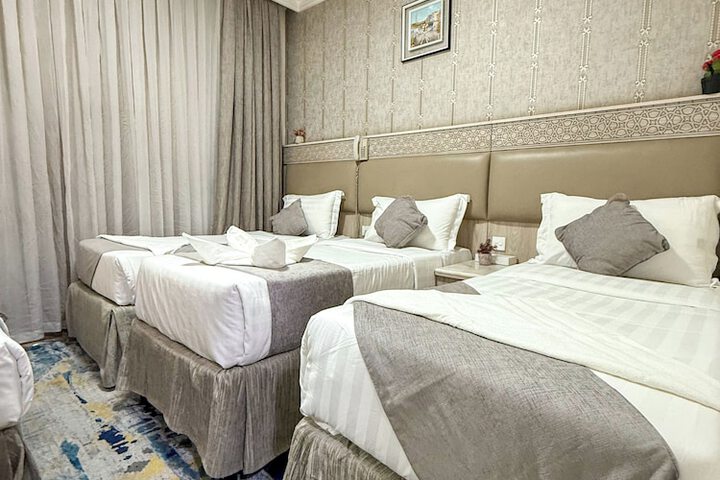 Room 4 of 13