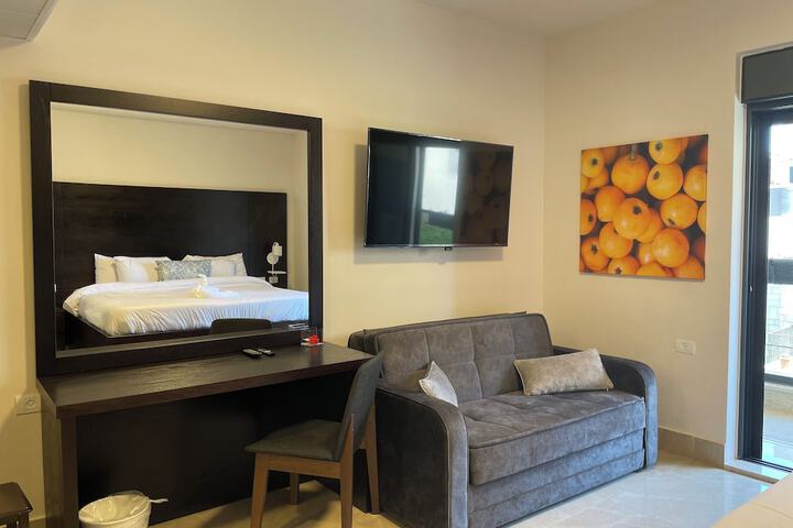 Room 21 of 243