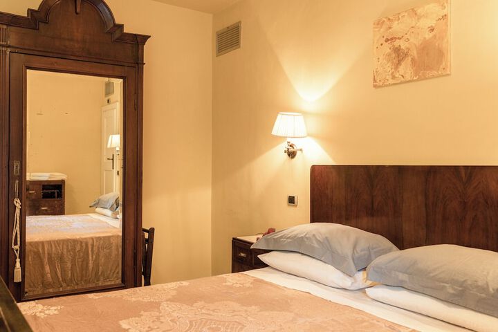 Room 10 of 48
