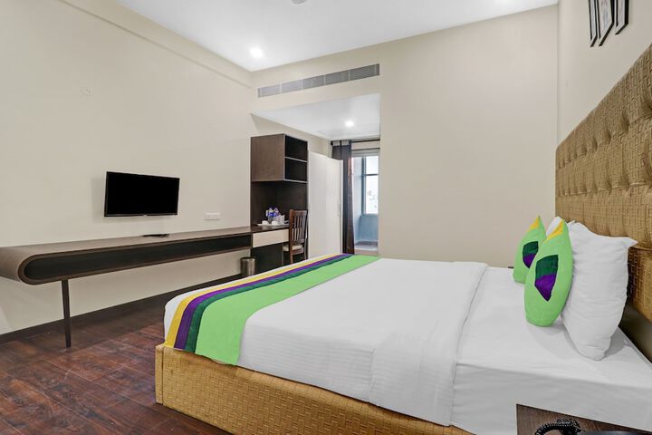 Room 10 of 38
