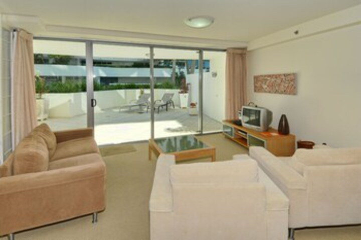 Room 4 of 8