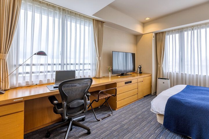 Room 17 of 35