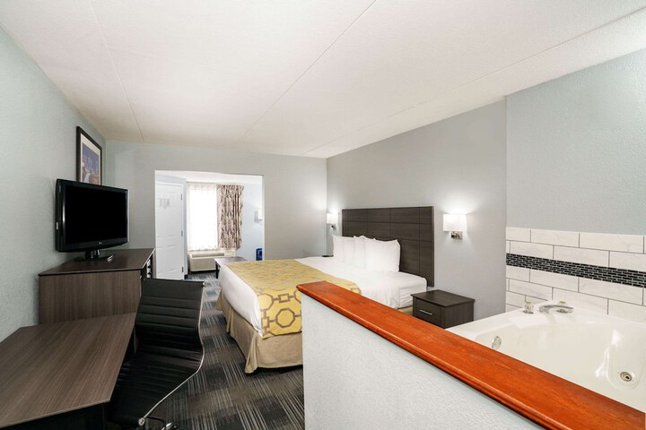1 King Bed (3 of 13)