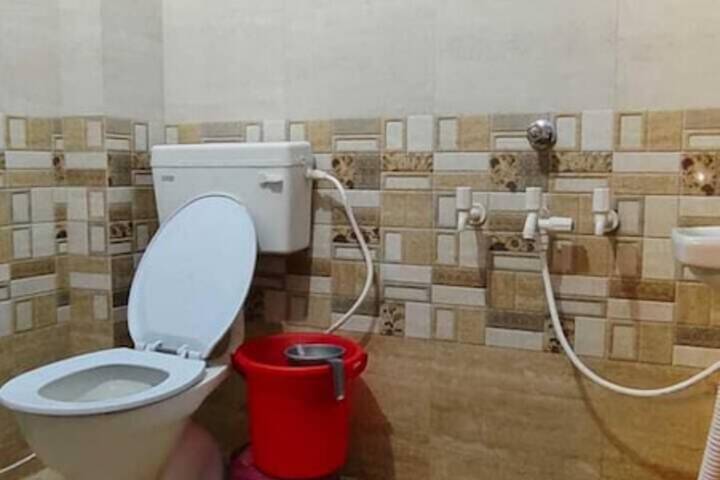 Room 5 of 9