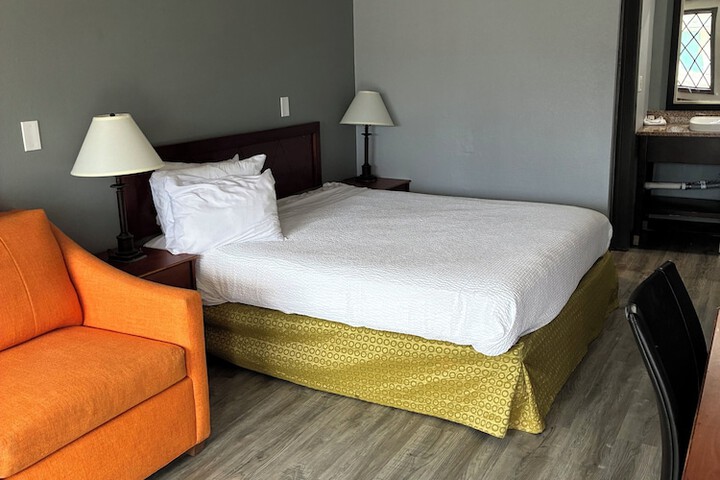 Room 4 of 6