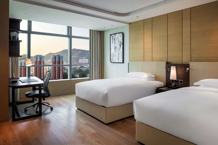 Room 28 of 100